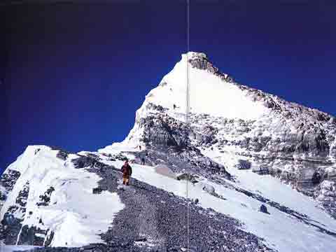 
Approaching Everest Third Step - Everest & Oyu book
